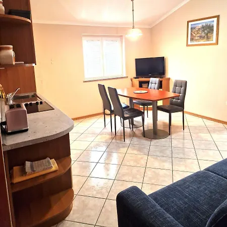 Konukevi & Giulia Portorož